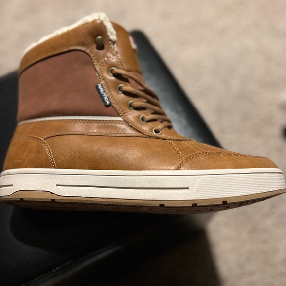 Gentle worn size 11 Nautica Boots. - Picture 4 of 6